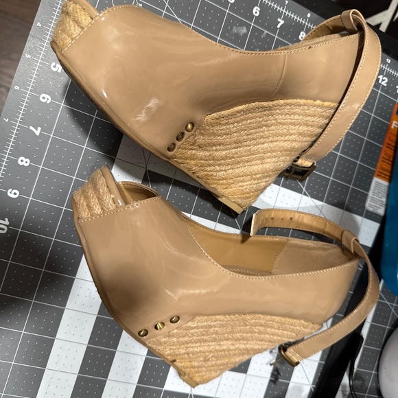 Chinese Laundry Platform heels - Picture 3 of 4